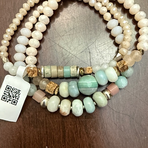 Anthropologie Beaded Stretch Stackable Bracelets Set!!🔥🔥🔥 - Picture 13 of 16